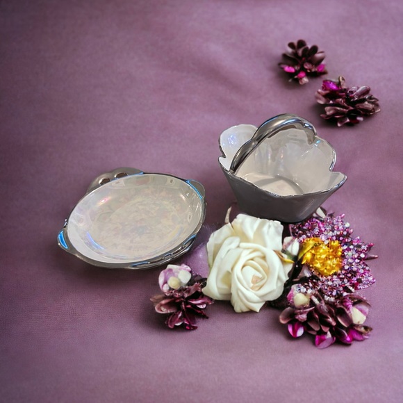 Adorable Vintage Porcelain Basket and Trinket Dish - Picture 9 of 14